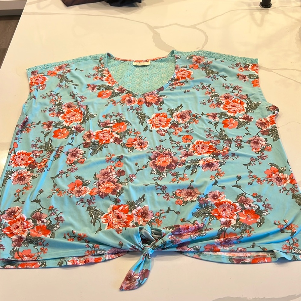 Bobbie Brooks Short Sleeve Tie Front Top